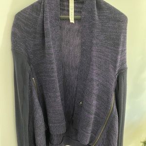 Lululemon size 4 sweater